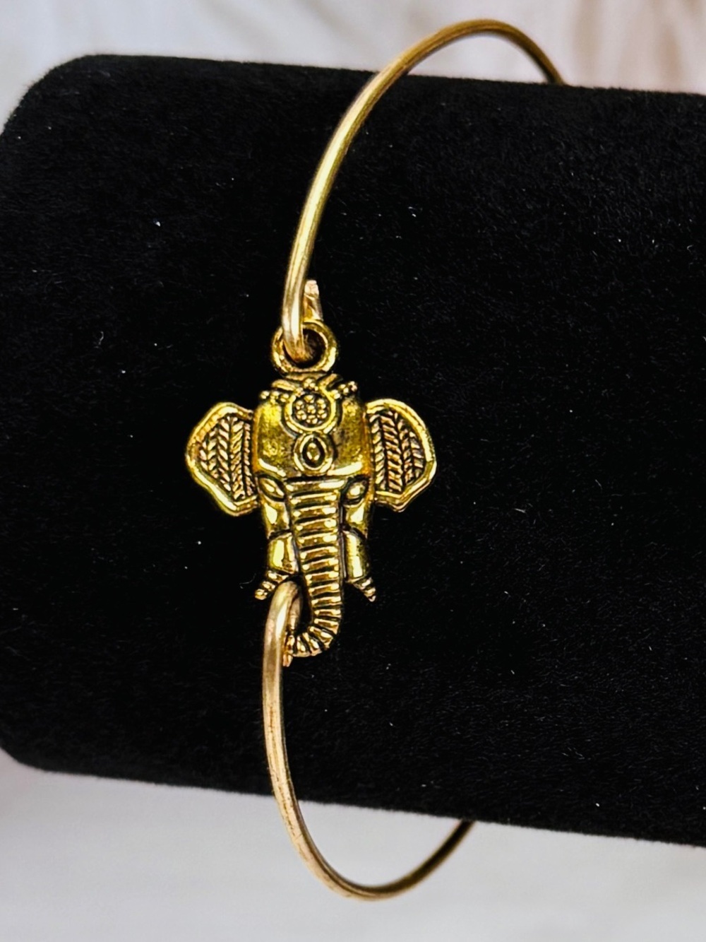 Bronze tone minimalist elephant bangle bracelet